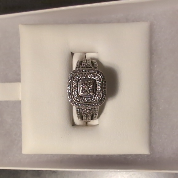 Diamond ring - Picture 1 of 4
